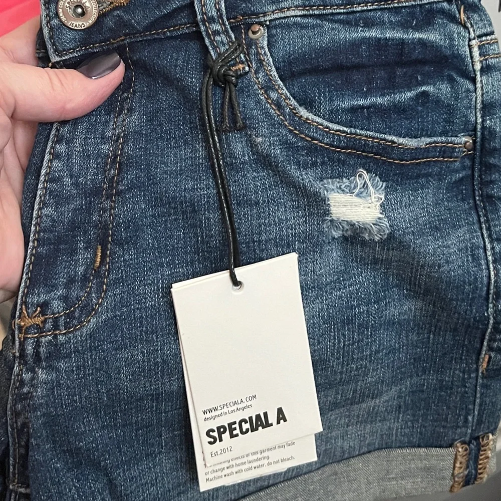 🟠NWT SPECIAL A Robin Distressed Jean Shorts in Dark Denim SMALL